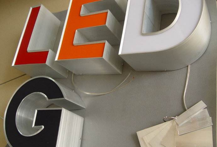 铝边发光字的分类及特点